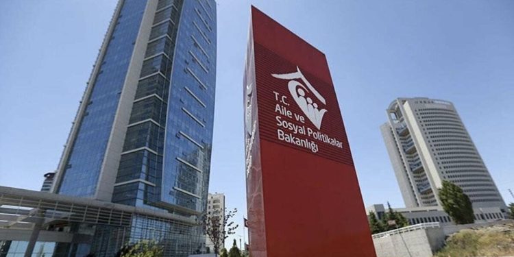 Aile Bakanlığı'ndan dikkat çeken anket: 'Kadının çalışmasını uygun buluyor musunuz?'