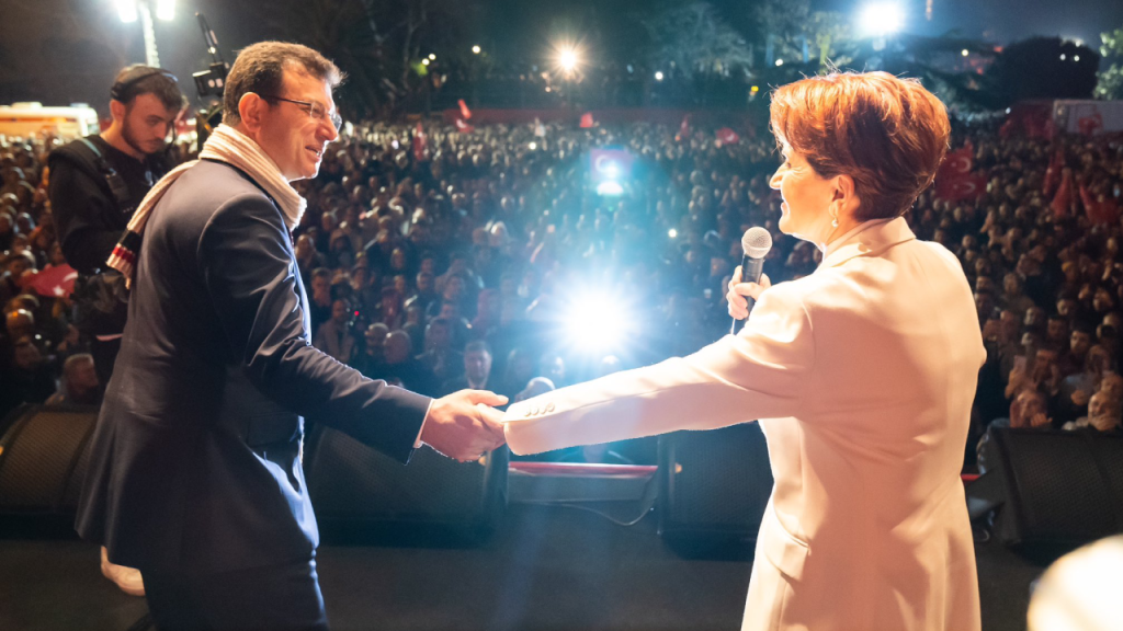 Akşener'den Saraçhane fotoğrafı: 85 milyon senin yanında