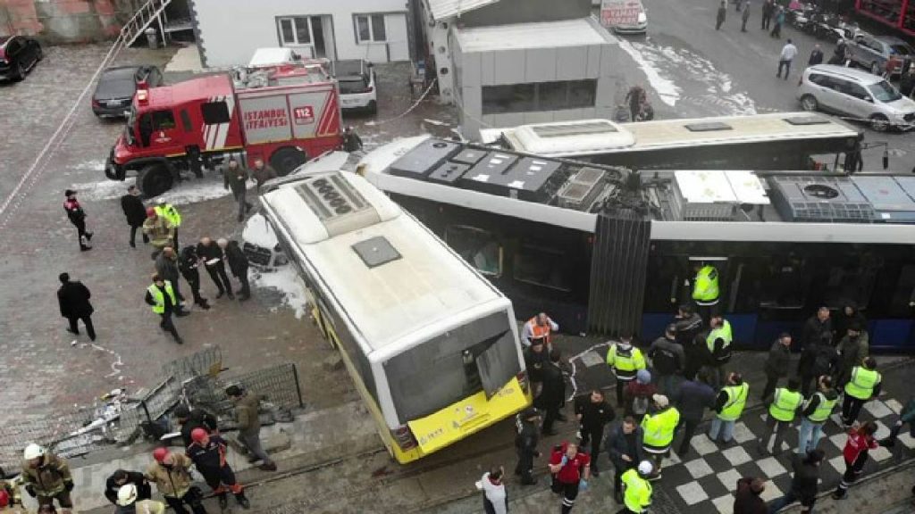 Alibeyköy'de tramvayın çarptığı otobüsün şoförü serbest bırakıldı