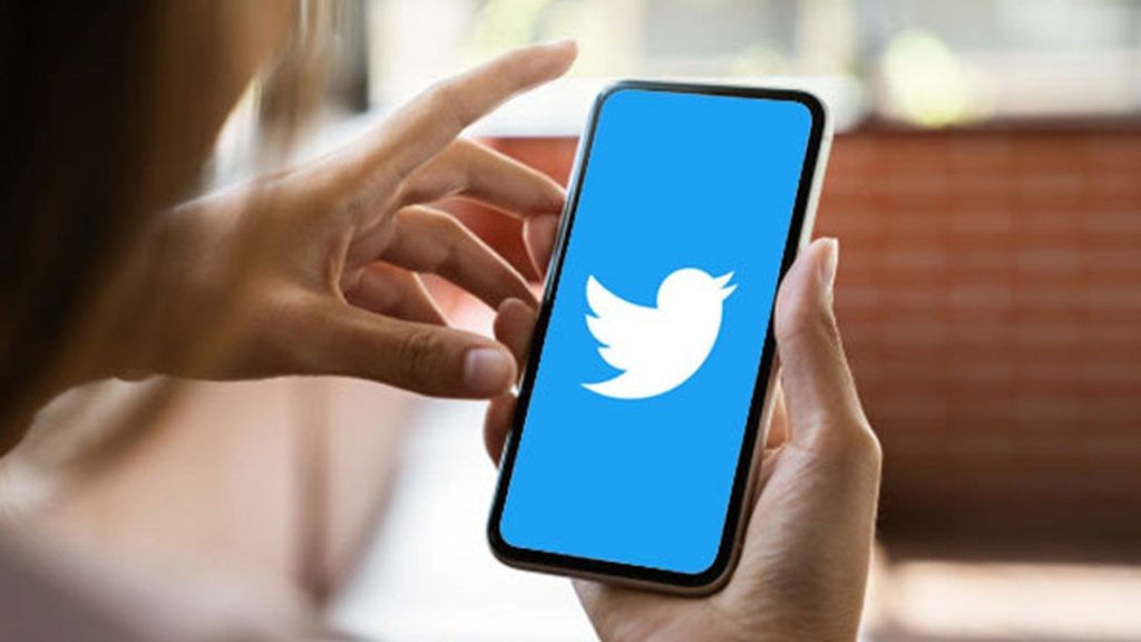 Alman hükümeti: Twitter'da olup biteni endişeyle izliyoruz