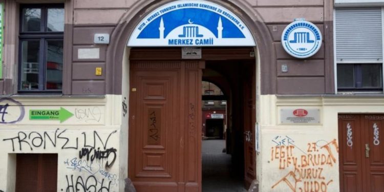 Almanya: Türkiye'den imam gönderilmesi tamamen sonlandırılacak