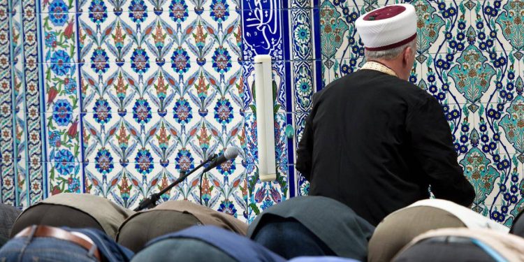 Almanya Türkiye'den imam gönderilmesine son verecek