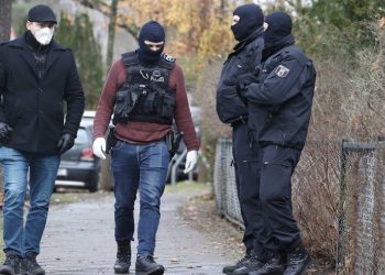 Almanya'da darbeciler terör örgütüne üyelikten yargılanacak