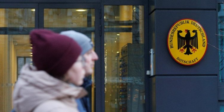 Almanya'dan gazetecilere sansüre tepki: Twitter bir sorunumuz var!