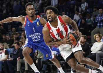 Anadolu Efes, Olympiakos karşısında geriden gelip kazandı
