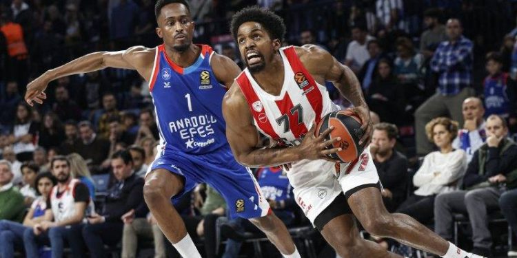 Anadolu Efes, Olympiakos karşısında geriden gelip kazandı