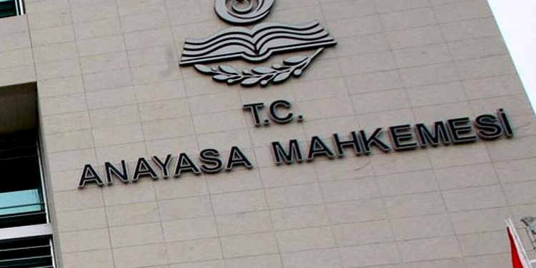 Anayasa Mahkemesi: Gizli kaydedilmiş ses kaydı delil olamaz