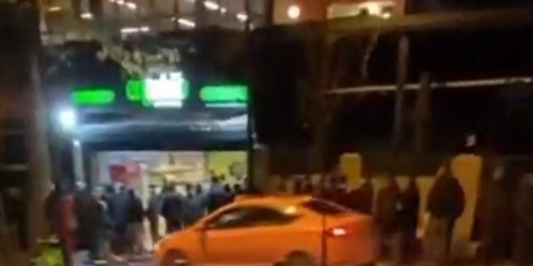 Ankara'nın göbeğinde sabah 5 karanlığında ucuz et kuyruğu