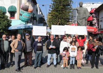 Antalya'da 'yüksek kira' protestosu