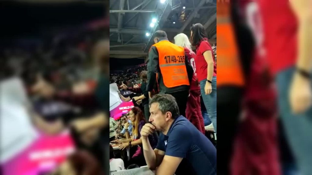 Antalya'daki Dünya Kadınlar Voleybol Şampiyonası'nın final maçında, İran protestosu: Görevliler engel oldu