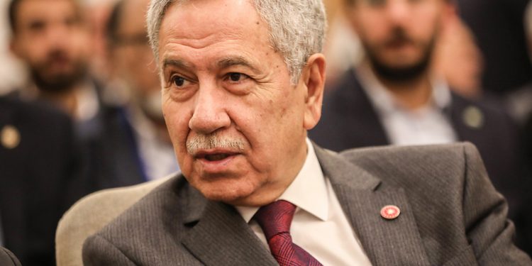 Arınç’tan AKP’li Işık’a tepki: Gözü dönmüş şahıs