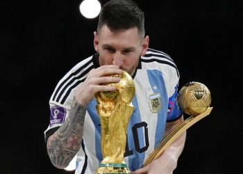 Arjantinli yıldız futbolcu Lionel Messi, milli takımda forma giymeye devam edeceğini söyledi. Kariyerinin sonuna geldiğini aktaran Messi, "Bunlar benim son yıllarım" dedi.