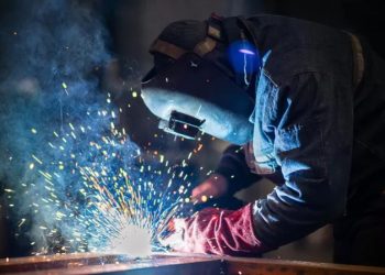 Asgari Ücret Tespit Komisyonu 2023’ün asgari ücretini kararlaştırmak için Ankara’da bir araya geldi. Türk İş, Türkiye İşverenler Sendikası ve hükümetten beşer temsilcinin yer aldığı komisyon asgari ücretle ilgili kararını açıklayacak.