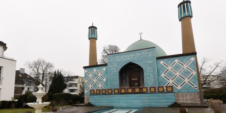 Almanya’da Müslümanlara Saldırılar Sürüyor