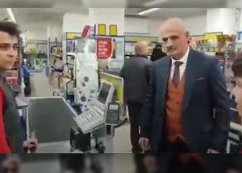 BİM’e protesto raydan çıktı; kasiyeri, 6-7 yaşındaki çocuğuna tehdit ettirdi