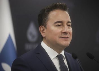 Babacan: Enflasyonun sebebi kendileri, marketlere savaş açıyorlar