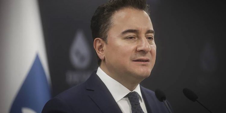 Babacan: Enflasyonun sebebi kendileri, marketlere savaş açıyorlar