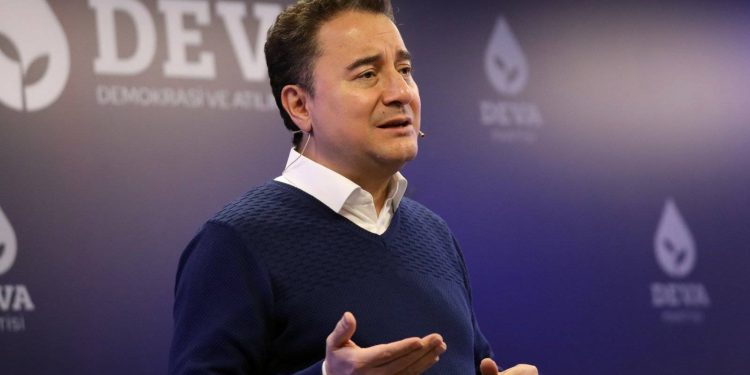 Babacan: Gençler mutsuz ve daha acısı umutsuz; gençliğe en çok gençlik borçluyuz!