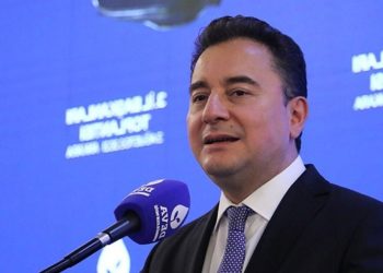 Babacan yatırımcılara seslendi: Türkiye'den vazgeçmeyin, biz buradayız