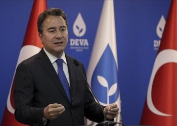 Babacan'dan video: Harıl harıl fakirden alıp zengine veriyorlar