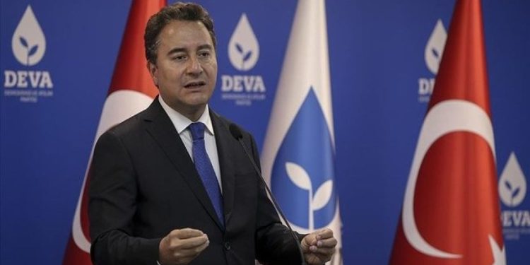 Babacan'dan video: Harıl harıl fakirden alıp zengine veriyorlar