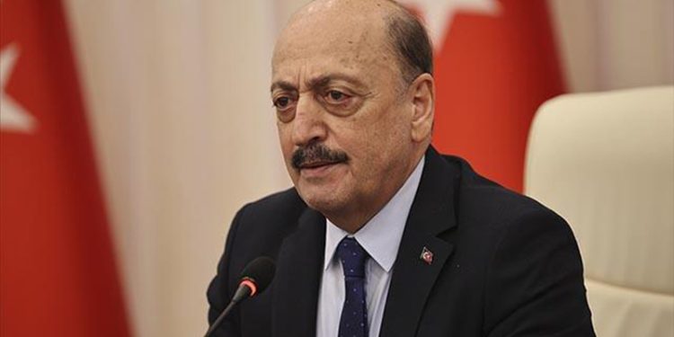 Çalışma ve Sosyal Güvenlik Bakanı Vedat Bilgin, "Ümit ediyorum hem işçilerimizin, beklentilerini hem de işverenlerimizin ödeyebileceği bir sınırdaki bir beklentiyi gerçekleştirmiş oluruz" dedi.