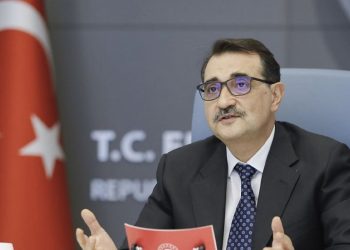 Bakan Dönmez'den 'kalıcı saat' savunması: Kaygı, stres, depresyon daha az yaşanır