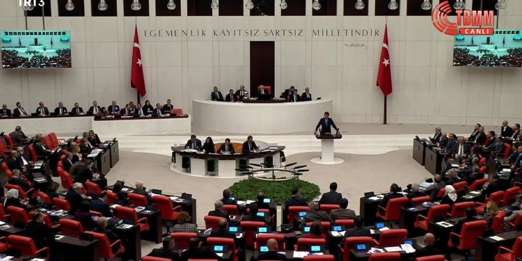 Bakan Kurum: 2023 yılında poşet fiyatında artışa gidilmeyecek