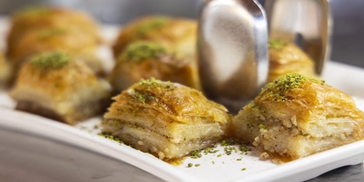 Baklava yedikten sonra mutlaka bunu yapın- Yoksa çok zararlıymış