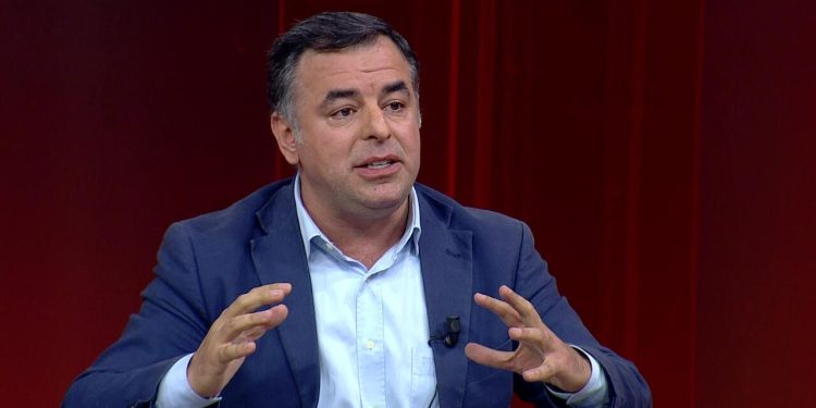 Barış Yarkadaş: CHP ve İyi Parti kontenjanından atanan HSK üyeleri neden susar?