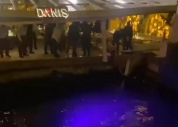 Bebek’te restoran iskelesi çöktü: Müşteriler denize düştü, 4 yaralı var