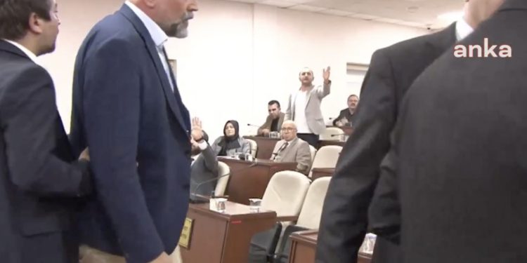 Belediye Meclisi’nin Hira-Nur vakfı tartışması: CHP'lilere AKP'lilerden hakaret