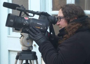 Belgesel yönetmeni Sibel Tekin’e gözaltı: Polis, kıyafetini değiştirmesine bile izin vermedi