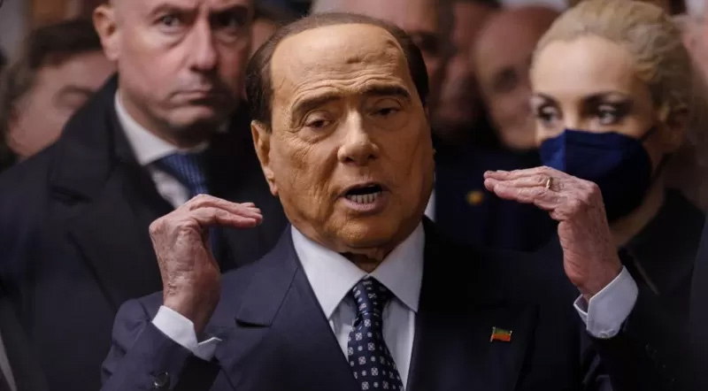 İtalya’nın eski başbakanlarından Silvio Berlusconi, sahibi olduğu Monza futbol takımının oyuncularına ''Juventus ya da Milan gibi büyük bir takımı yenerseniz size bir otobüs dolusu fahişe getirteceğim'' deyince yine haberlere konu oldu.