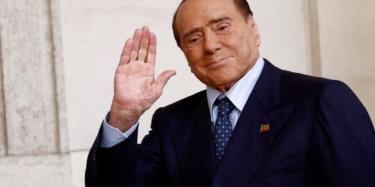 Berlusconi’nin 'Juventus’u yenerseniz bir otobüs dolusu fahişe getirteceğim' sözlerine tepki yağıyor