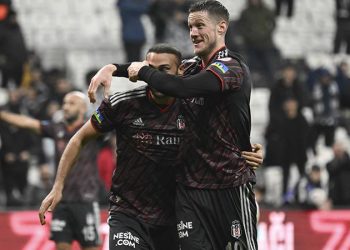 Beşiktaş 2-0 geriden geldi, turu geçti!