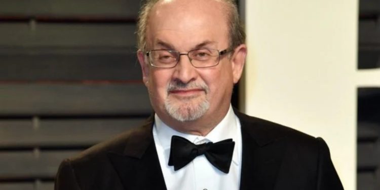 Bıçaklı saldırıya uğrayan Salman Rüşdi'den 4 ay sonra ilk paylaşım