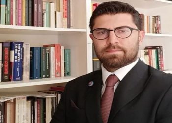 Bıçaklı saldırıya uğrayan akademisyene kınama cezası