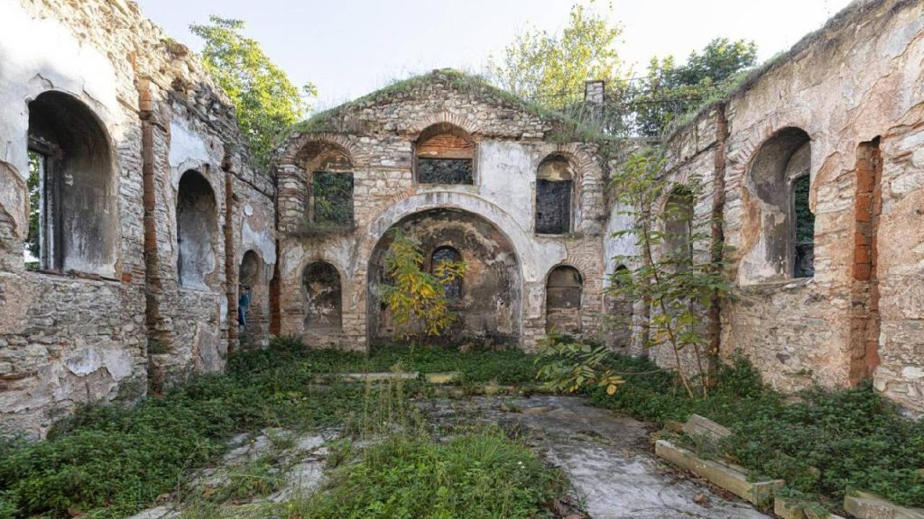 Bir yangınla kül olmuştu; Tarihi Vlahsaray Kilisesi'nin restorasyonu başlıyor