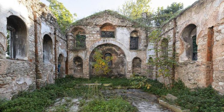 Bir yangınla kül olmuştu; Tarihi Vlahsaray Kilisesi'nin restorasyonu başlıyor