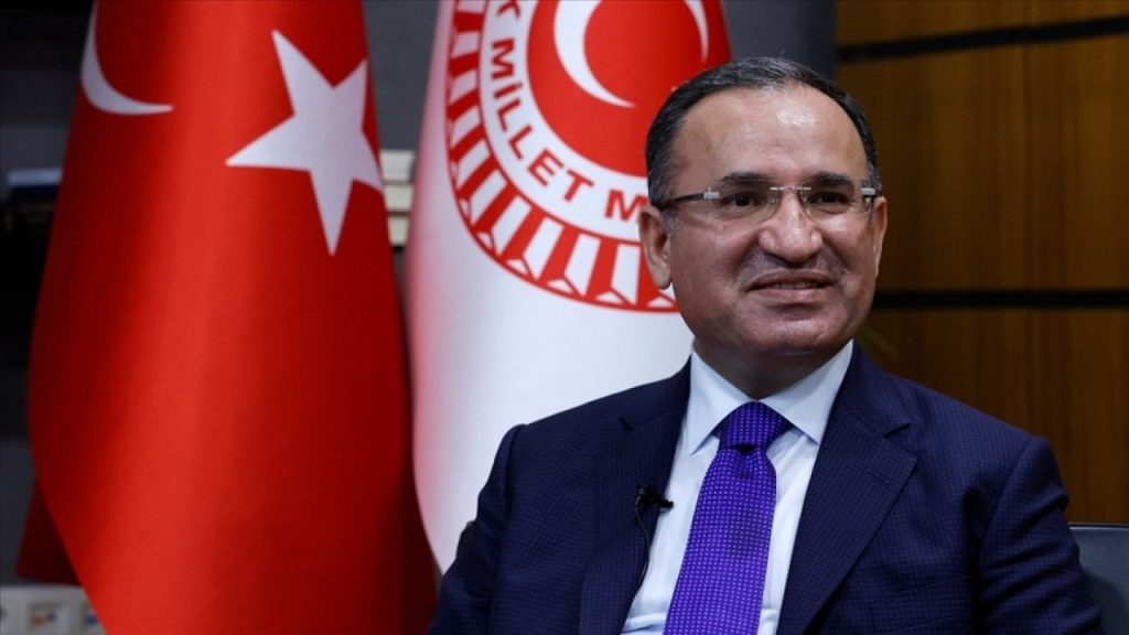 Bozdağ'dan 'başörtüsü' açıklaması: 400'ün üzerinde oy alırsa referanduma gitmeyeceğiz