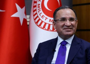 Bozdağ'dan 'başörtüsü' açıklaması: 400'ün üzerinde oy alırsa referanduma gitmeyeceğiz