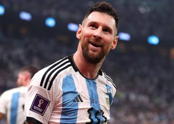 Brezilya efsanesinden Messi'ye övgü: Senin önünde şapkamı çıkarıyorum