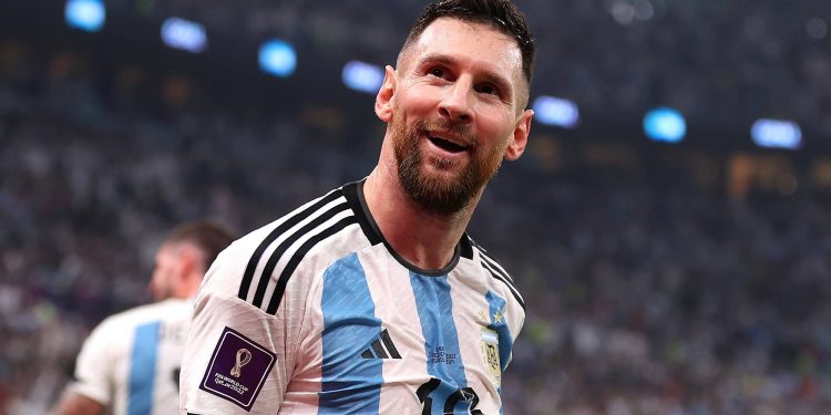Brezilya efsanesinden Messi'ye övgü: Senin önünde şapkamı çıkarıyorum