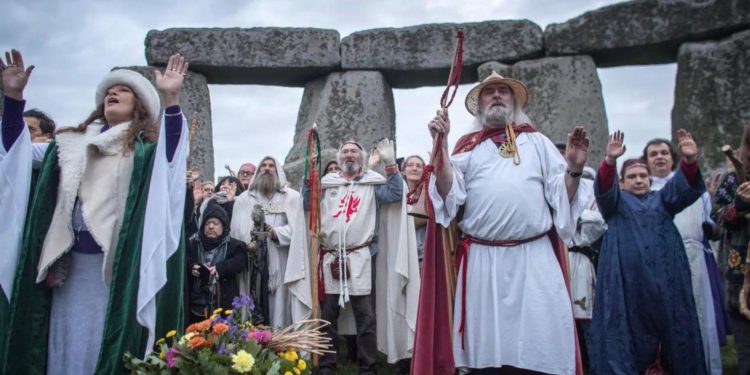 Britanya'da kendini "pagan" olarak tanımlayanların sayısı 74 bine ulaştı; Türkiye'de de "Tengricilikle" ilgileniliyor