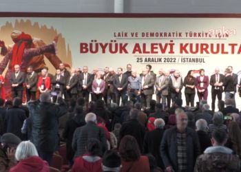 Büyük Alevi Kurultayı bugün İstanbul’da toplandı. Kurultayın sonuç bildirgesinde, “Tekrar söylüyoruz; asimilasyon ve yok etme politikalarına karşı, Seyit Nesimi’nin dediği gibi, iki cihana sığmayan bizler, Kültür Bakanlığı’na da torba yasaya da sığmayız” dendi.