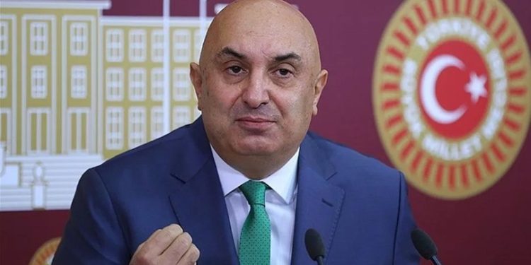 CHP Grup Başkanvekili Engin Özkoç TBMM’de düzenlediği basın toplantısında Ekrem İmamoğlu duruşması sırasında Almanya seyahatinde olması ve programını İmamoğlu kararın ardından yarıda kesmesi ile ilgili soruyu yanıtladı.