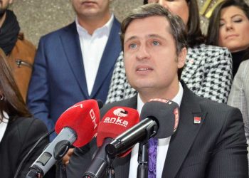 CHP İzmir İl Başkanı Deniz Yücel, milletvekili adaylığı için istifa etti