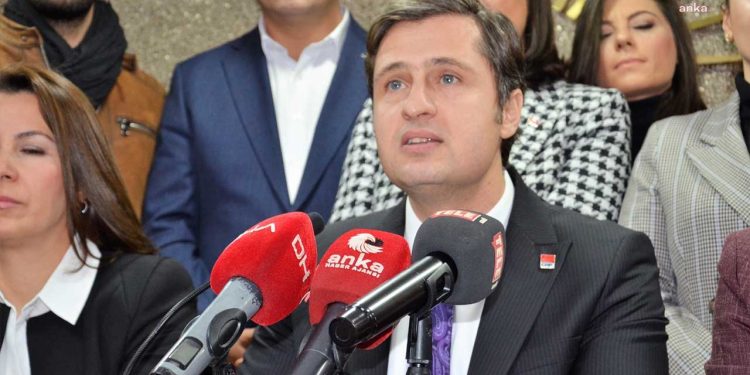 CHP İzmir İl Başkanı Deniz Yücel, milletvekili adaylığı için istifa etti