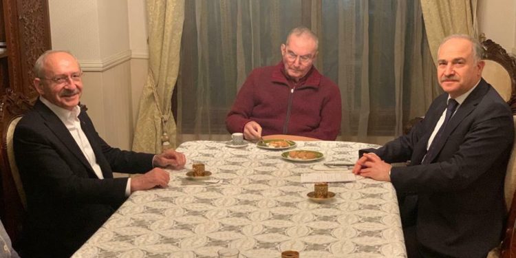 CHP lideri Kılıçdaroğlu, Deniz Baykal’ı ziyaret etti